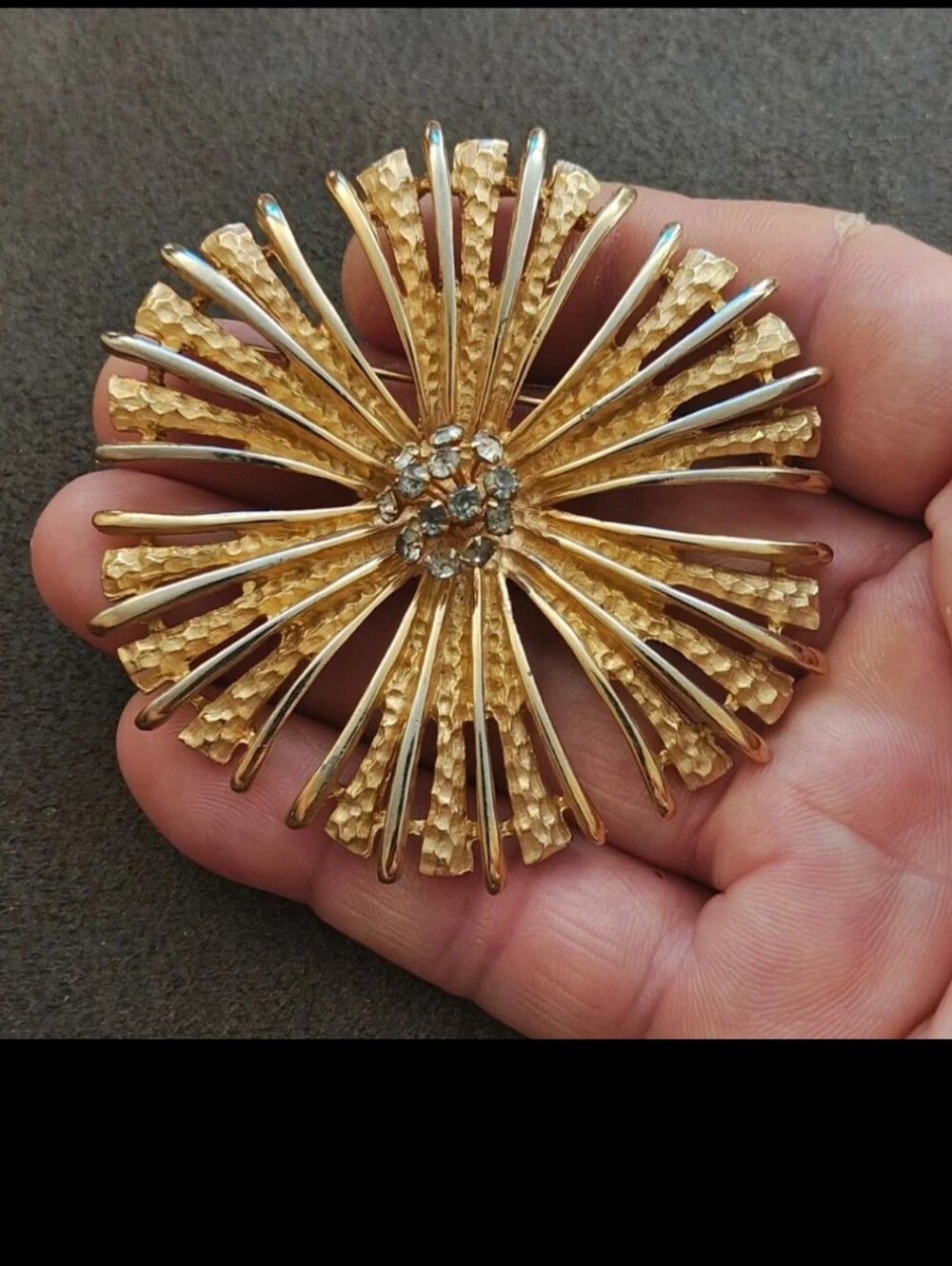 1960s Textured Gold Tone Floral Starburst Statement Brooch Pin.